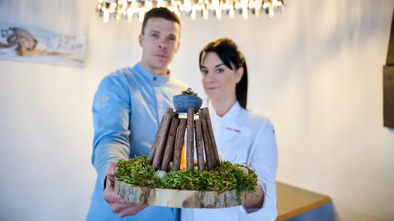 El pincho "Krines de fuego", del bar restaurante Akari Gastroteka de Lezkairu para la 25ª edición de la Semana del Pincho. PABLO LASAOSA