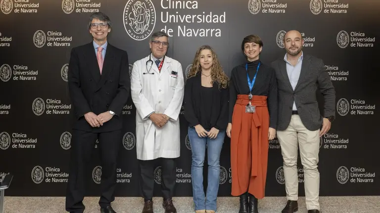 Ponentes de la jornada de ‘Innovación en prevención de la infección por VRS, retos de un SNS único’. De izquierda a derecha: los doctores Alejandro Fernández Montero y José Manuel Moreno, de la CUN; Diana Sánchez, de la Fundación Jiménez Díaz; Nerea Crespo, de la CUN; y Carlos Scarpellini, de GSK. CEDIDA