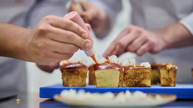 La 25 Semana del Pincho de Navarra celebra su semifinal en la que los 22 semifinalistas han elaborado sus pinchos. PABLO LASAOSA