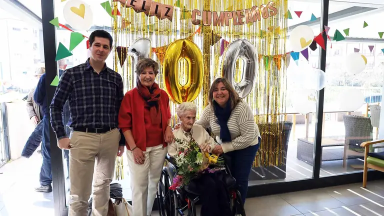 María Razquin Sanz recibió el cariño de sus familiares y amigos en Estella. Residencia San Jerónimo.