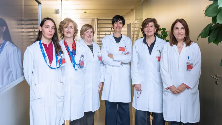 De izqda. a dcha: Marta Ferraz, jefa de Unidad de Enfermería de Calidad y Sistemas de Información en Cuidados; Marta Ancín, directora de Cuidados del HUN/NOU; Sonia Iso, subdirectora de Procesos Diagnósticos, Desarrollo e Innovación; Beatriz Schulz, subdirectora de Cuidados de Procesos Quirúrgicos, Críticos y Urgentes; Elena Sota, sudirectora de Cuidados de Hospitalización y Procesos Ambulatorios; Inés Corcuera, jefa de Área de Desarrollo en Cuidados e Innovación. GOBIERNO DE NAVARRA