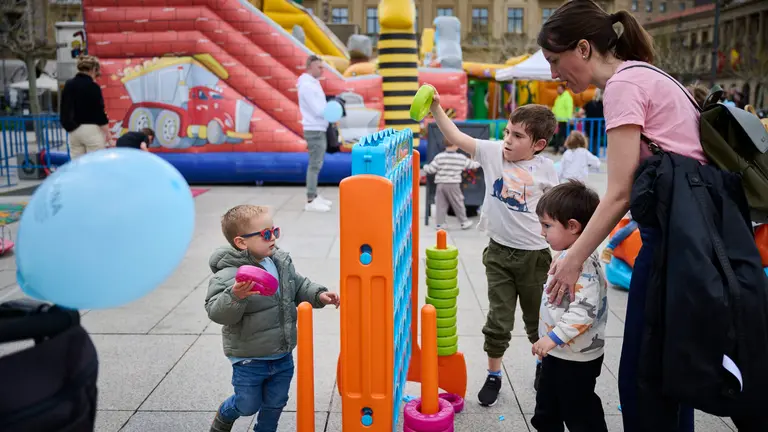 Jornada organizada por la Asociación Navarra de Autismo y Fundación Alegría para celebrar el Día Mundial de Concienciación del autismo. PABLO LASAOSA