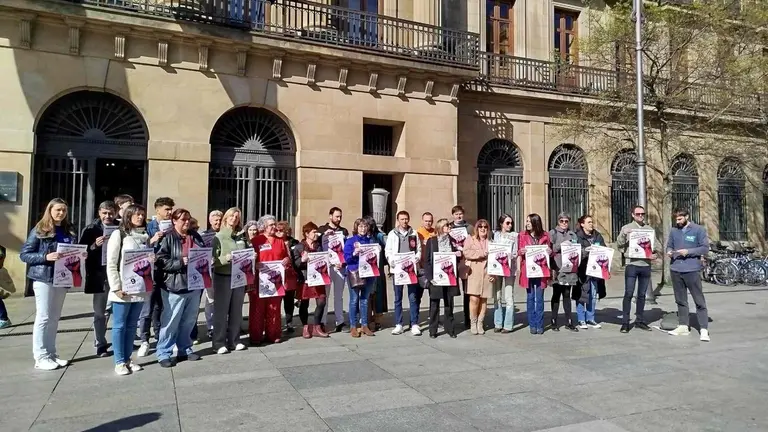Concentración en Pamplona convocada por los sindicatos presentes en la Mesa General de Función Pública. EUROPA PRESS