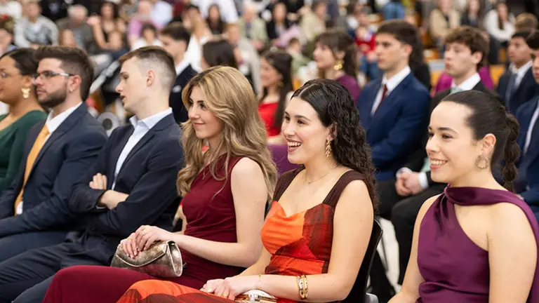 Estudiantes, durante la ceremonia. UPNA
