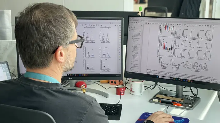 Àlex Olvera, investigador de IrsiCaixa y colaborador de Opti-FliP. IrsiCaixa