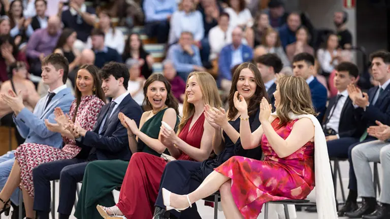 Un momento del acto de graduación. UNIVERSIDAD PÚBLICA DE NAVARRA