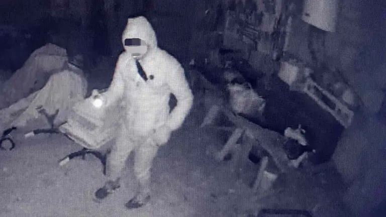 Fotograma de la cámara de seguridad que dio la voz de alerta a la centra de alarmas. GUARDIA CIVIL