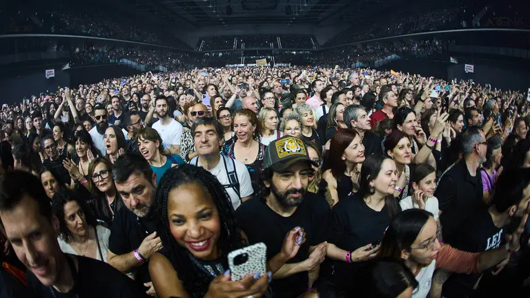 Concierto de Lenny Kravitz en el Navarra Arena de Pamplona ante más de 12.000 espectadores dentro de su gira europea Blue Electric Light. IÑIGO ALZUGARAY