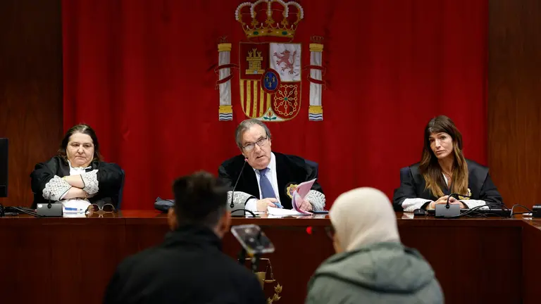 La Audiencia Provincial de Navarra ha comenzado este lunes el juicio al feriante detenido en la localidad navarra de Huarte por un presunto delito de agresión sexual a menores de 16 años. EFE/ Villar López