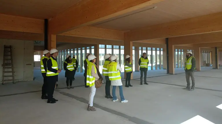 Representantes de la Comisión de Universidad, Innovación y Transformación Digital del Parlamento de Navarra visitan las obras de la nueva Facultad de Ciencias de la Salud de la UPNA. PARLAMENTO DE NAVARRA