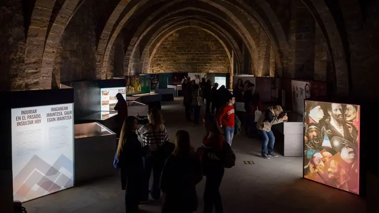 Inauguración este miércoles la exposición “Insultos de otro tiempo. Navarra, siglos XVI-XVII”, que ofrece, en el Archivo de Navarra, una selección de los insultos conservados. EFE / Villar López
