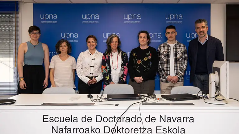Ganadoras y participantes, antes del inicio del concurso. De izda. a dcha., Marina Delgado (ganadora), Covadonga Almarcegui, Julissa Herrera (suplente), Gloria Puertas (ganadora), Nahia Mendoza, Gonzalo Jiménez (suplente) y Juan Manuel Domínguez. CEDIDA