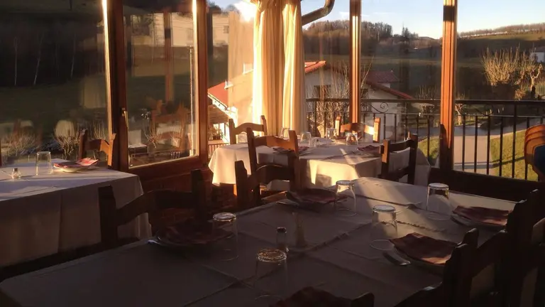 Imagen del comedor del restaurante Berekoetxea en Gorriti. RESTAURANTE BEREKOETXEA