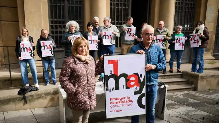 UGT y CCOO ofrecen una rueda de prensa para presentar la manifestación conjunta organizada en Pamplona para celebrar el Primero de Mayo. PABLO LASAOSA