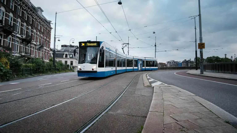 Imagen de un tranvía en una ciudad europea. FRANS RUITER / UNSPLASH