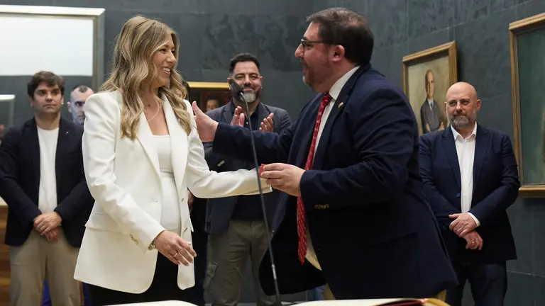 Toma de posesión de Úrsula Pardo como nueva parlamentaria foral del PSN, en sustitución de Inma Jurío. IÑIGO ALZUGARAY