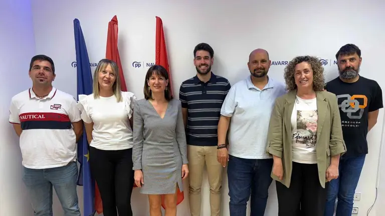 Alberto Salcedo, Ainhoa Cristóbal, Irene Royo, Guzmán Sanz, Ángel Arrondo, Eva Gorri y Óscar Oliver en la constitución de la Junta Local del PP en Fontellas. PPN