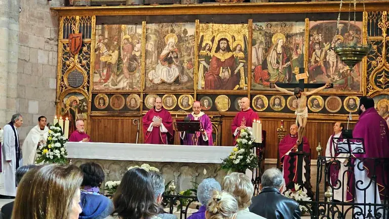 Funeral por el papa Francisco, celebrado en la Catedral de Tudela por el Arzobispo, Florencio Roselló.