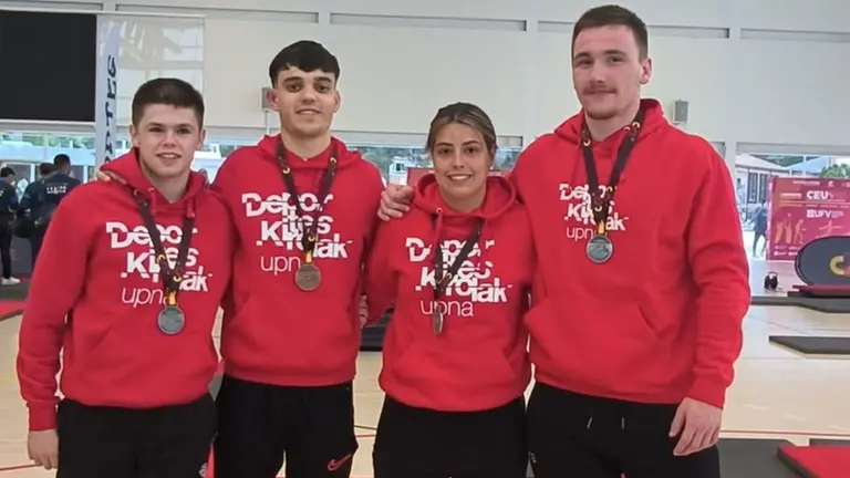 Medallistas de la UPNA en luchas olímpicas. De izq. a dcha.: Sergio Vallez (plata), Íñigo Gironés (bronce), Miren Huarte (plata) y Aimar Alzón (plata). UNIVERSIDAD PÚBLICA DE NAVARRA