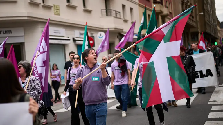 El sindicato ELA se manifiesta en Pamplona con motivo del 1º de Mayo, día del trabajador. PABLO LASAOSA