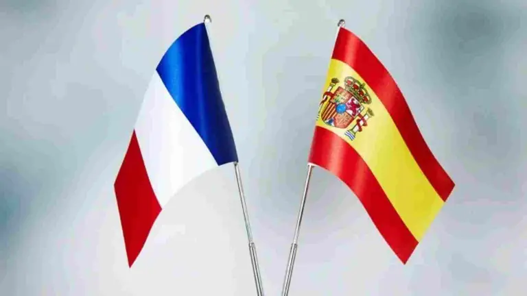 Banderas de Francia y España. OK DIARIO