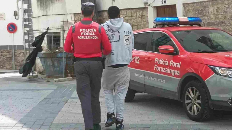 Uno de los subsaharianos detenidos que han ingresado en prisión acuasdos de intento de asesinato. POLICÍA FORAL