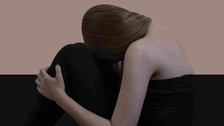 Mujer víctima de una violación. HADIS SAFARI / UNSPLASH