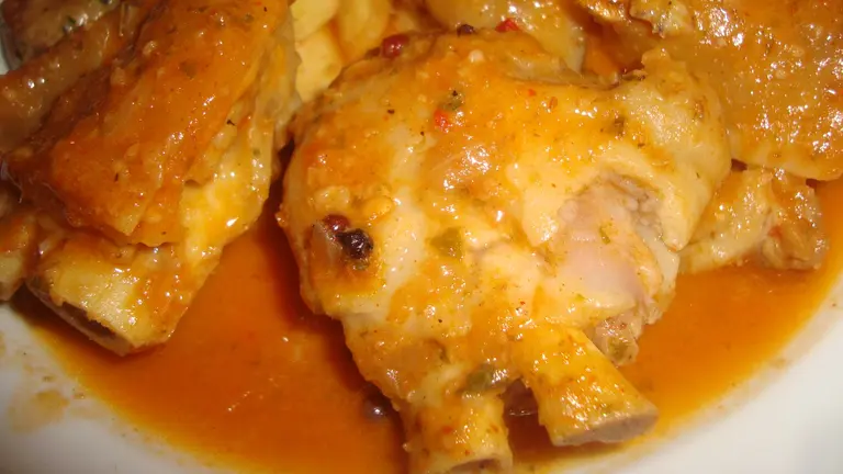 Imagen de archivo de unas manitas de cerdo guisadas. JUAN EMILIO PRADES / WIKIMEDIA COMMONS