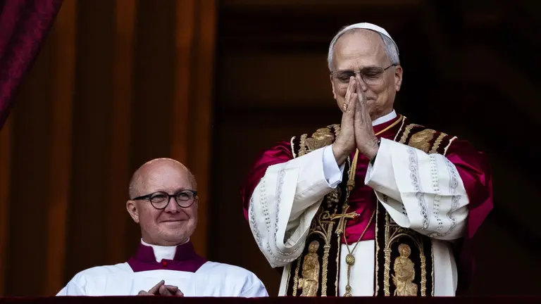 El nuevo Papa León XIV en el balcón del Vaticano tras la fumata blanca. Oliver Weiken / dpa