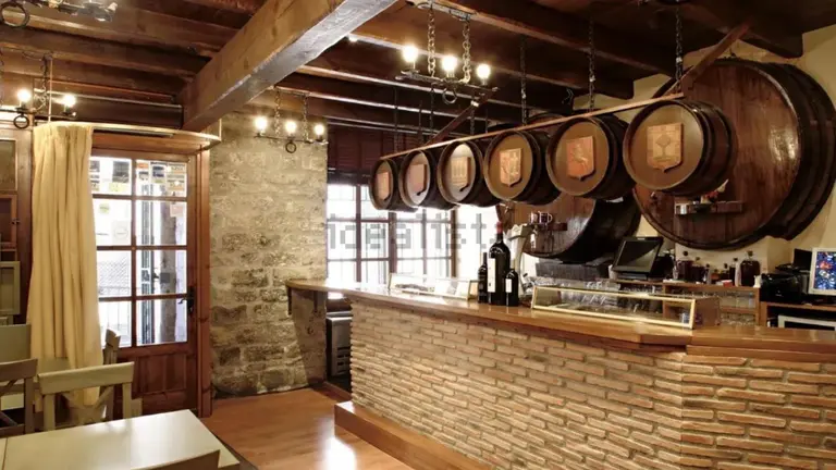 Vista del interior del asador Zaldiko que se vende en Pamplona. IDEALISTA - CIDENAR