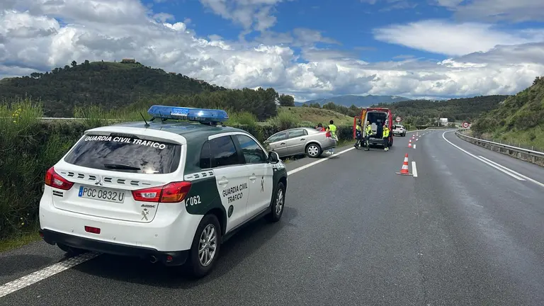 Cuatro heridos leves, entre ellos un bebé, en una salida de vía en Pueyo. GUARDIA CIVIL