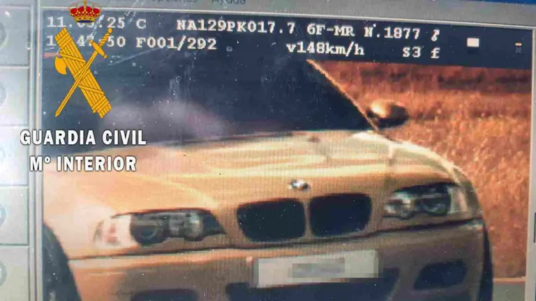 Imagen del radar que captó al conductor a 148 km/h en una vía limitada a 90. GUARDIA CIVIL