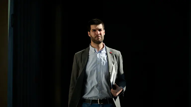 Carlos Guzm&aacute;n de Contigo Navarra en su llegada a la Mesa y Junta de Portavoces del Parlamento. PABLO LASAOSA