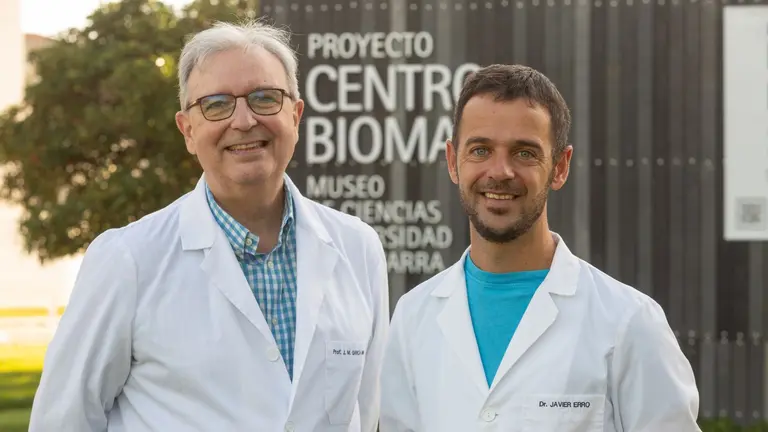 José María García-Mina (izquierda) y Javier Erro (derecha), dos de los científicos de este estudio e investigadores del Instituto Bioma. CEDIDA