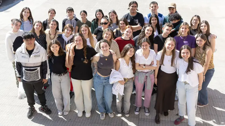Jóvenes de la Universidad de Navarra y la Fundación Ilundáin Haritz Berri que han participado en la última edición del proyecto.  UNIVERSIDAD DE NAVARRA