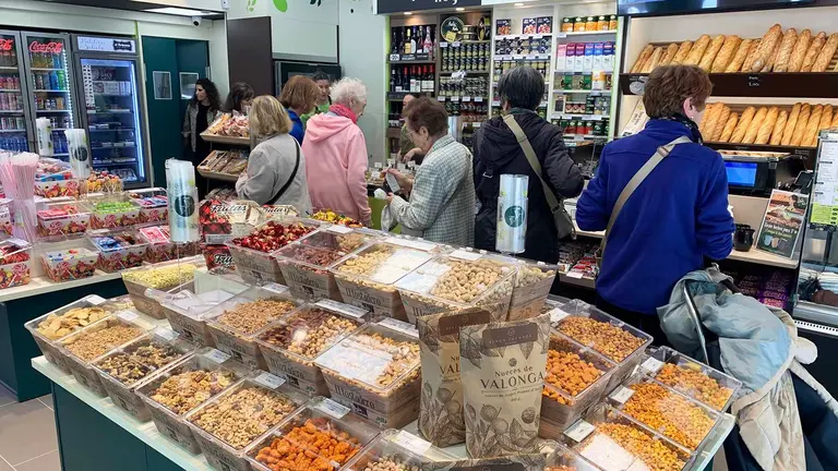 Interior de la tienda Martín Martín en la avenida de Pio XII en Pamplona. Navarra.com