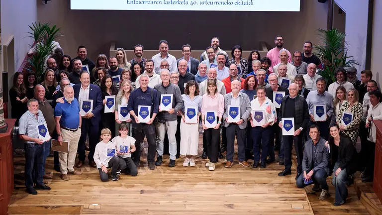 Homenaje a personas, instituciones y entidades que han hecho posible que la Carrera del Encierro de La Jarana llegue este año a su 40ª edición.  PABLO LASAOSA