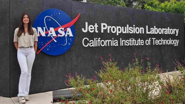 Nerea Pascual, en la sede del Jet Propulsion Laboratory (JPL) de la NASA en Pasadena (California). UNIVERSIDAD PÚBLICA DE NAVARRA