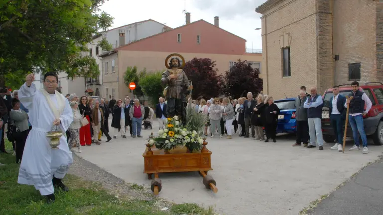 Los agricultores de Caparroso honran a San Isidro y homenajean a su gerente en su
jubilación. AMAYA LUQUI