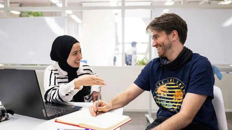 Estudiantes, en el campus de Arrosadia. CEDIDA