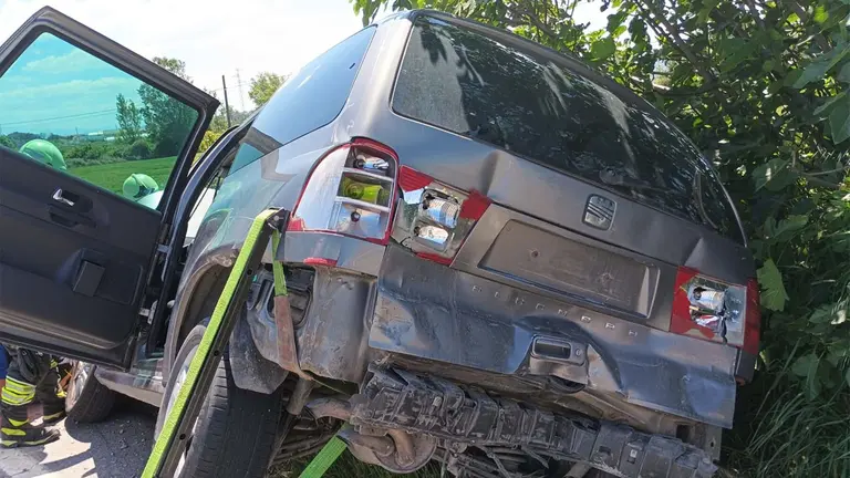 Imagen de uno de los vehículos implicados en Villafranca. BOMBEROS DE NAVARRA