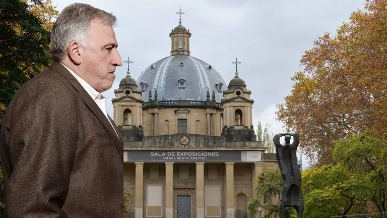 Fotomontaje del alcalde de Pamplona, Joseba Asirón, sobre una imagen del Monumento a los Caídos. NAVARRA.COM