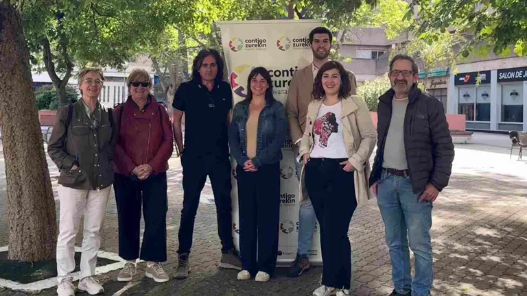 Txuma Huarte y Ane Sánchez junto a los responsables de Podemos, Izquierda Unida y Batzarre. CONTIGO NAVARRA
