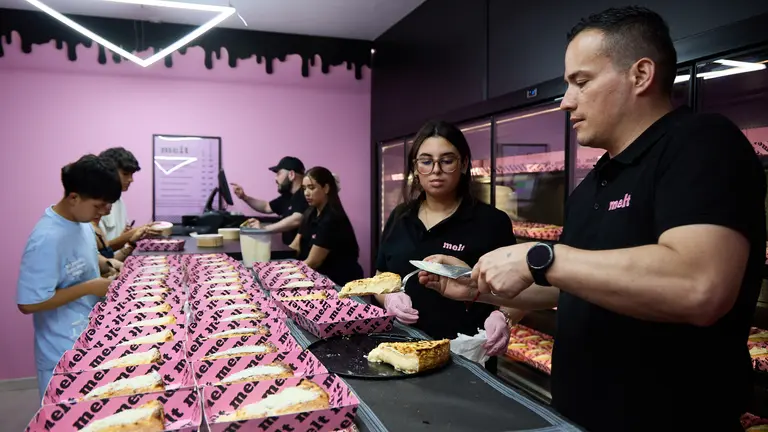 Apertura de la la tienda de Melt Cakes, en la calle San Nicolás 20 de Pamplona. IÑIGO ALZUGARAY