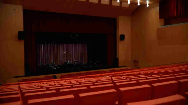 Sala de Baluarte en la que se ha instalado el equipo de sonido de última generación. BALUARTE
