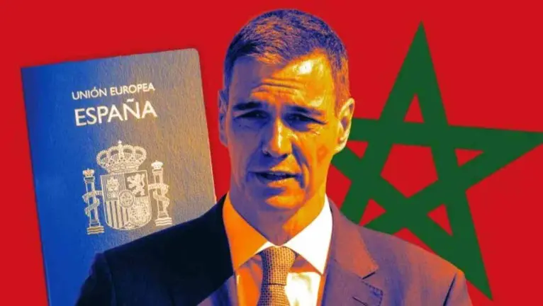 Fotomontaje de Pedro Sánchez sobre ina bandera de Marruecos y un pasaporte. OK DIARIO