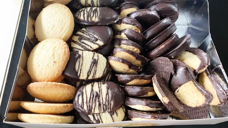 Caja de pastas selectas de la empresa Dolores Guembe de Villatuerta. Navarra.com