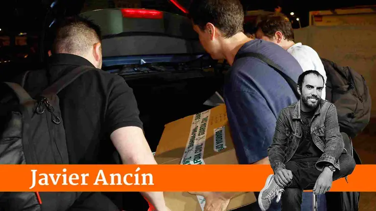 Agentes de la Unidad Central Operativa (UCO) de la Guardia Civil tras el registro en Servinabar 2000, la empresa amiga de Cerdán a la que Chivite adjudicó una obra de casi 70 millones de euros. EFE/Jesús Diges