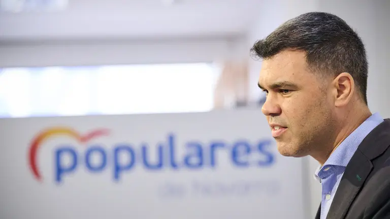 El presidente del Partido Popular de Navarra, Javier Garc&iacute;a, ofrece una rueda de prensa para valorar la informaci&oacute;n recogida en el informe de la UCO sobre las presuntas irregularidades con las que vincula al exsecretario de Organizaci&oacute;n del PSOE, Santos Cerd&aacute;n. PABLO LASAOSA