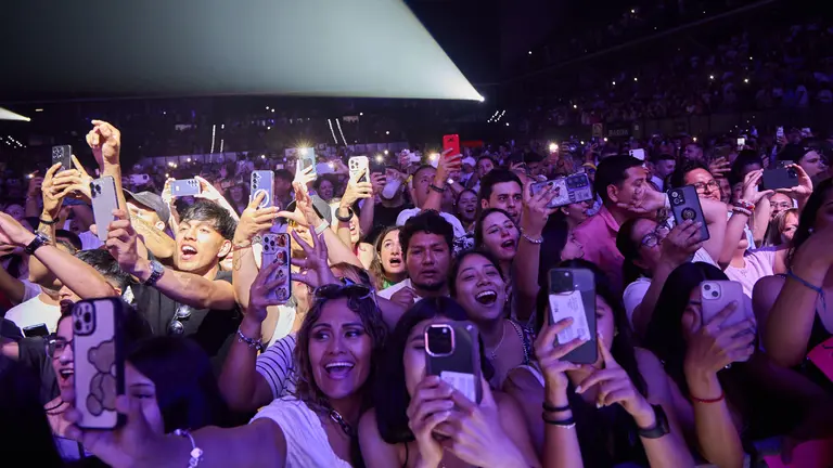 Concierto de Nicky Jam en el pabellón Navarra Arena de Pamplona, en el inicio de la gira europea Sunshine Tour del cantante colomboestadounidense de origen puertorriqueño. IÑIGO ALZUGARAY